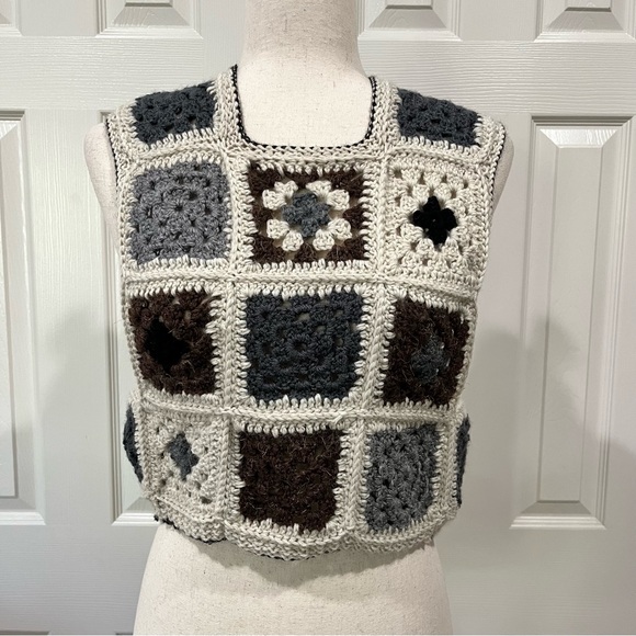 Tops - Granny Square Pullover Sleeveless Top Sweater Vest